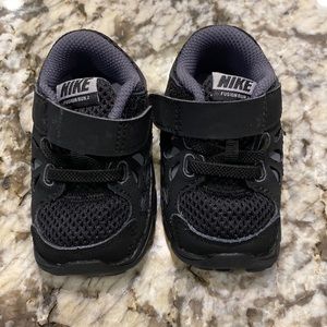 EUC Nike baby black tennis shoes size 3c